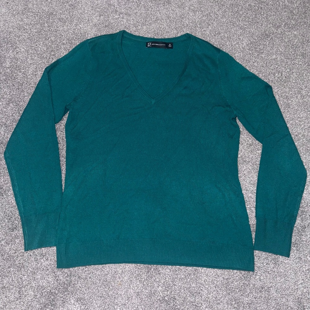 New York & Company Women's Green V-Neck Long Sleeve Sweater Size Medium